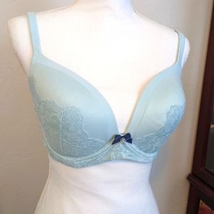 Victoria's Secret Wireless Body Bra 36D